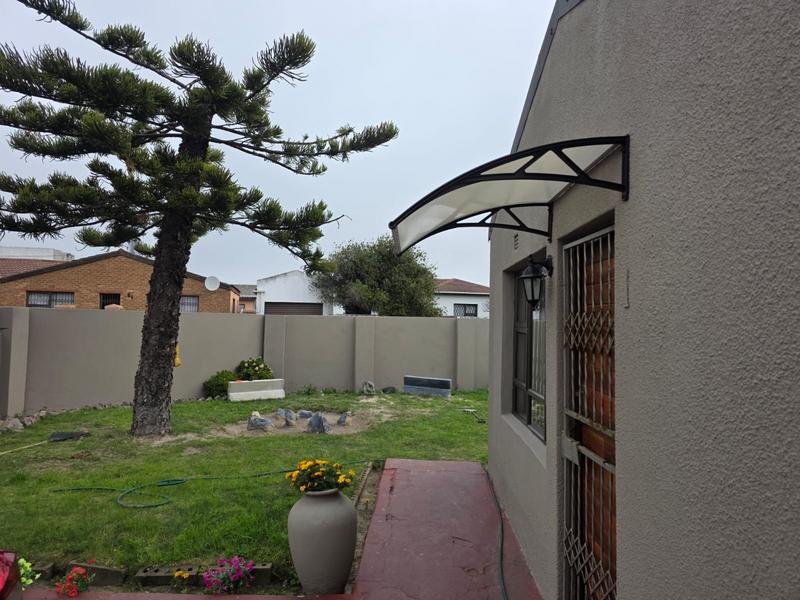 2 Bedroom Property for Sale in Bongweni Western Cape